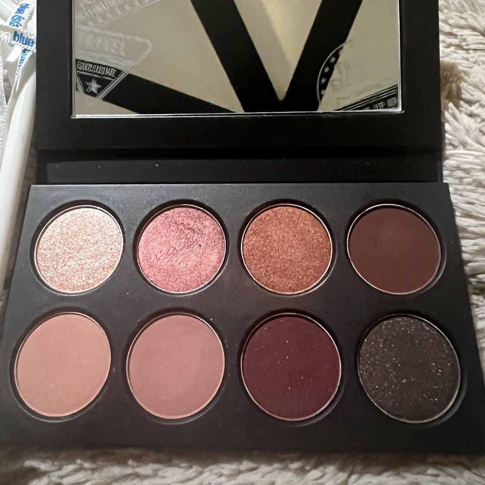 MAC Travel Exclusive Burgundy Palette